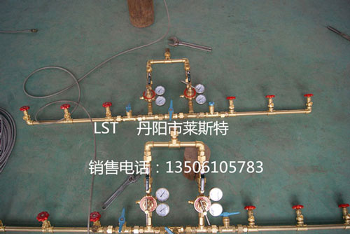 ����R����